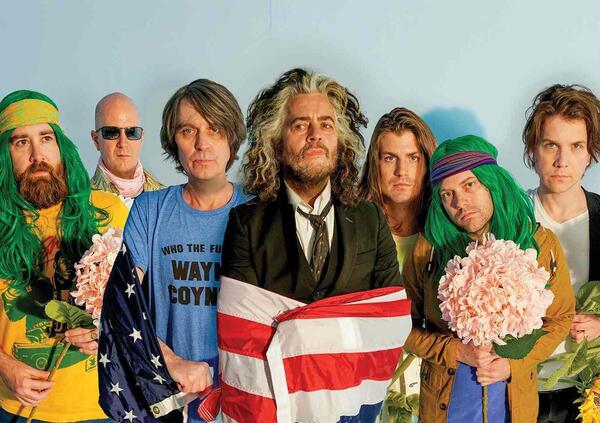 Siamo andati a Oklahoma City per incontrare Wayne Coyne e i Flaming Lips. Un viaggio per chi ha esplorato la propria parte oscura, tra &ldquo;sincronicitt&agrave;&rdquo; e suoni multidimensionali. Ecco cosa vuol dire essere punk