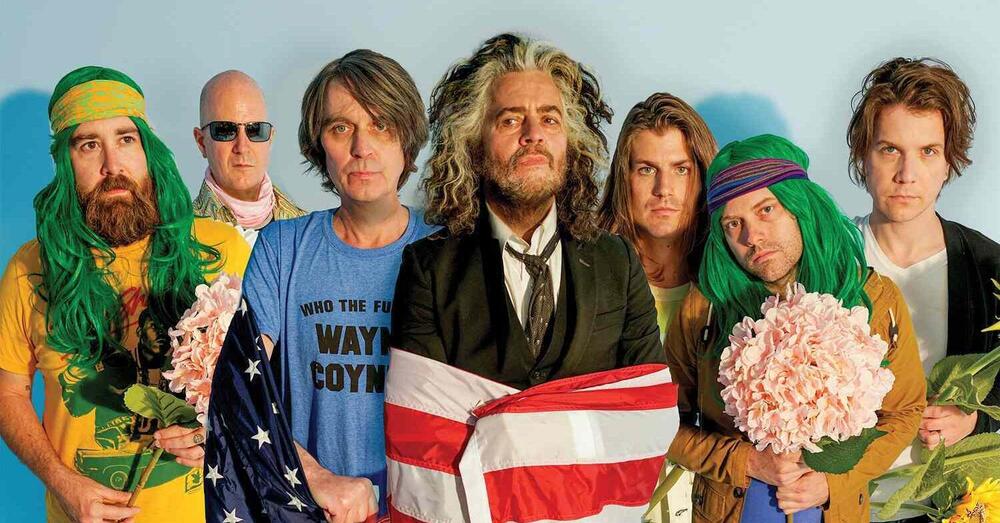 Siamo andati a Oklahoma City per incontrare Wayne Coyne e i Flaming Lips. Un viaggio per chi ha esplorato la propria parte oscura, tra &ldquo;sincronicitt&agrave;&rdquo; e suoni multidimensionali. Ecco cosa vuol dire essere punk