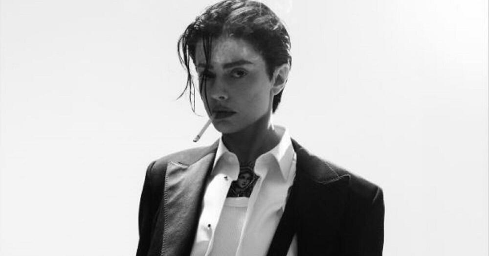Annalisa annuncia Maschio, ma il video promozionale ricorda (molto) l&rsquo;esibizione di Lisa delle BLACKPINK al Victoria&rsquo;s Secret Fashion Show. Sono soltanto coincidenze?