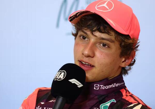 Ok, ma perch&eacute; Kimi Antonelli non corre con la Ferrari? C&#039;entra la determinazione di Toto Wolff, il contratto di Lewis Hamilton e...