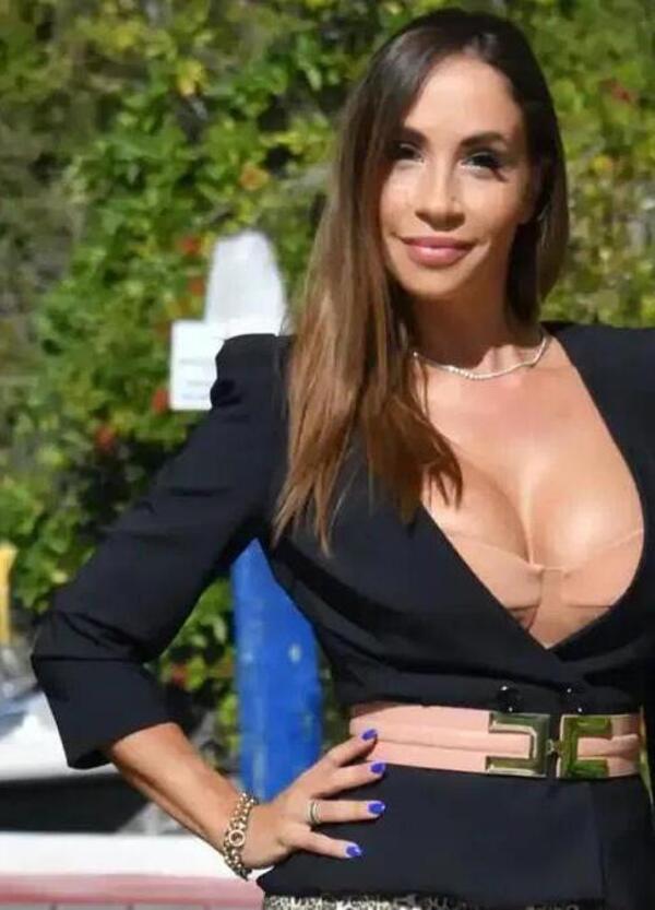 Siffredi accusato di violenza? Parla Malena: &ldquo;Video in ufficio, non professionali&quot;. Attrici? &quot;No, donne...&quot;