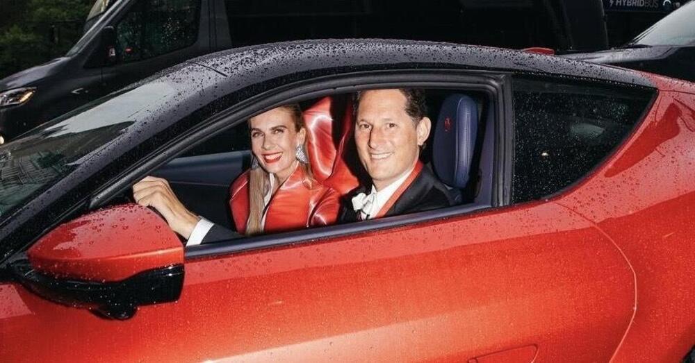 Ma avete visto il LOOK INCREDIBILE (made in Ferrari) di John Elkann e Lavinia Borromeo al Met Gala? [FOTO]