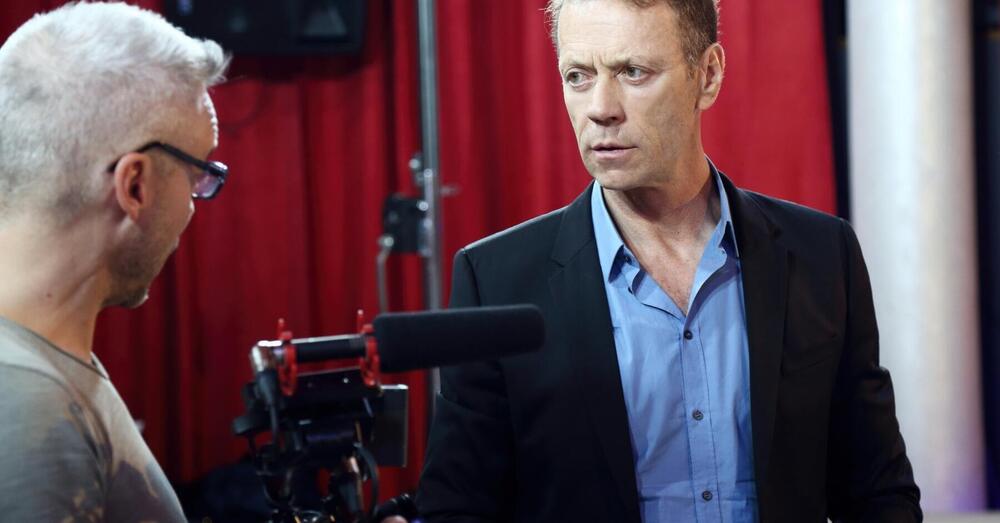 Rocco Siffredi vs Iene, i filmati in esclusiva MOW che distruggono le accuse: davvero non si sapeva nulla delle scene ed erano tutti non professionisti? Ecco la verit&agrave; [VIDEO]
