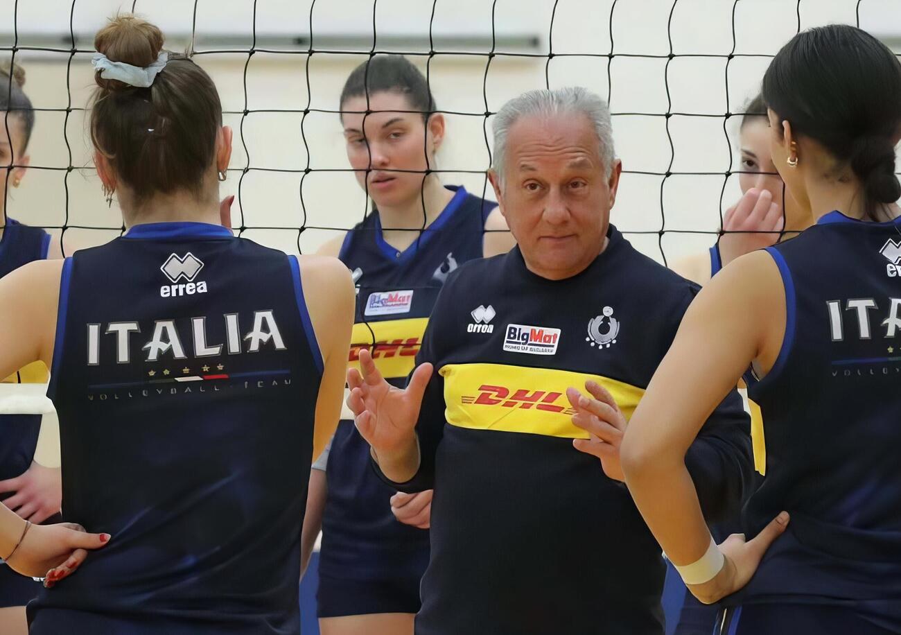 VELASCO INSEGNA A VIVERE (a tutti, ma soprattutto alle pallavoliste che rifiutano la Nazionale per avere l&rsquo;estate libera): &ldquo;La maglia azzurra non &egrave; un club, &egrave; una cosa speciale. Non si pu&ograve; dire quest&rsquo;anno no: porta chiusa&rdquo;