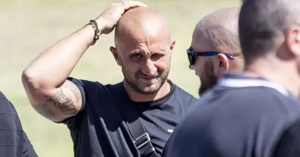 Caso ultras, il milanista Luca Guerrini (fedelissimo di Lucci) aggredito con tre colpi di pistola a Milano. &Egrave; iniziata la lotta per il dominio della curva Sud con il Toro in carcere?