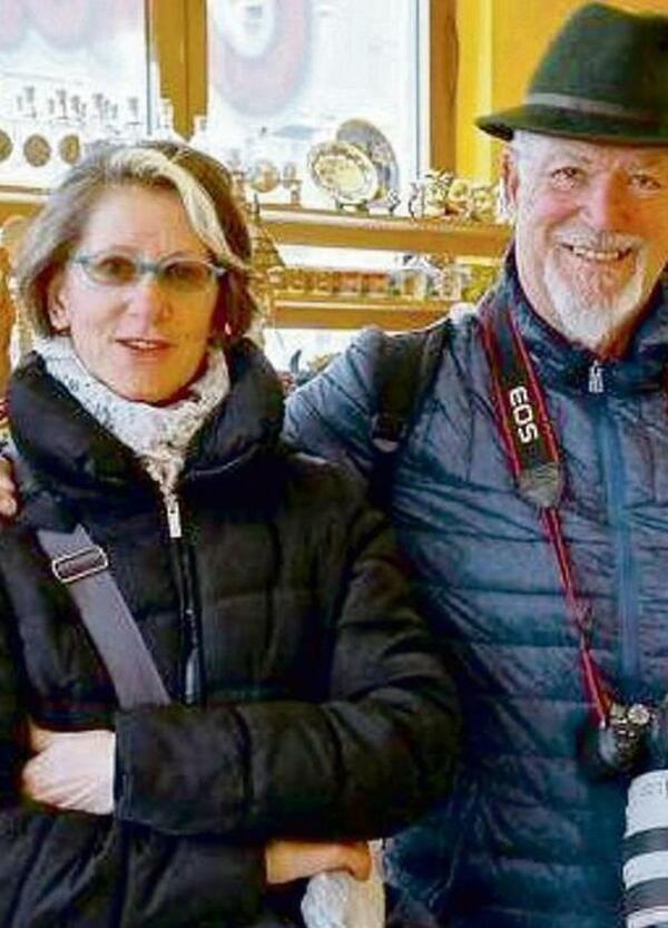 Omicidio Liliana Resinovich, UNO ZAINO TIRATOLE ADDOSSO dal marito Sebastiano? Il racconto dell&rsquo;albergatrice Jasmina fa cadere il mito della coppia felice:  Visintin voleva minacciarla? Per questo le ha chiesto di andare a soccorrerlo in un posto isolato? 