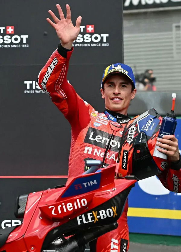 Marc du Triomphe a Le Mans: la monumentale Sprint dei Marquez e il crash di Bagnaia come una sentenza...