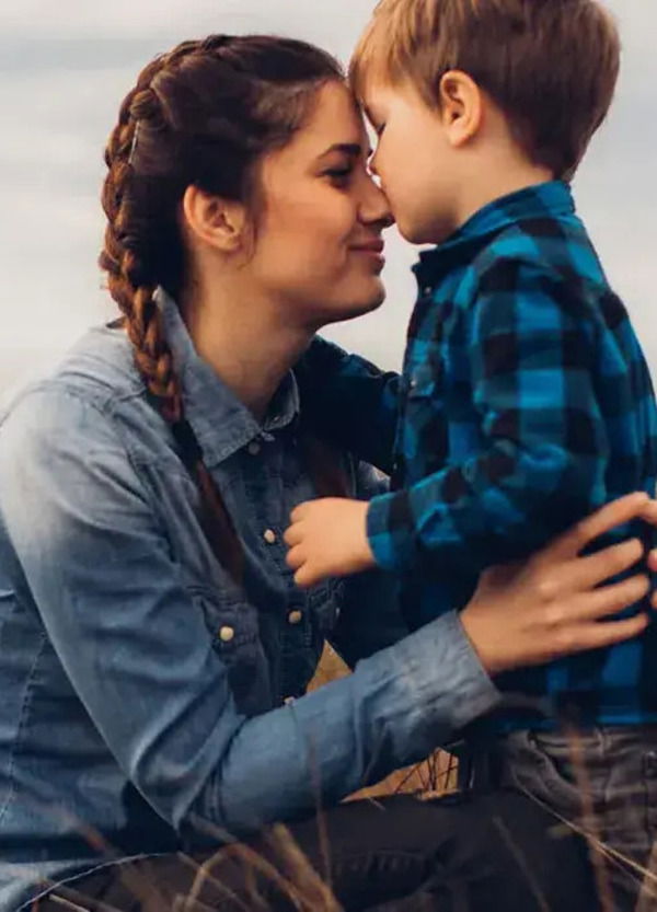Festa della mamma: il rispetto degli altri nasce in famiglia. E l&rsquo;educazione dei figli maschi?