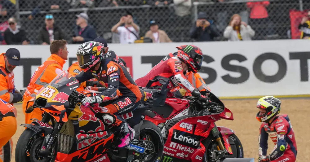 Non sparate su Pecco Bagnaia: &ldquo;Scelta giusta, ma tutto male. Situazione non serena&rdquo;. E quell&rsquo;abbraccio con Enea Bastianini&hellip;