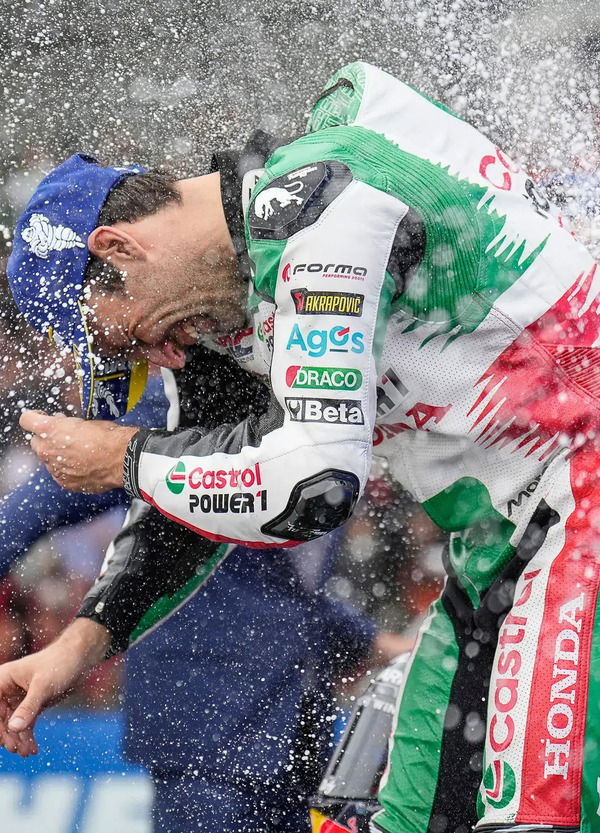 Johann Zarco, un backflip a Le Mans per ribaltare la MotoGP: il pilota che nuota controcorrente adesso va di moda, era ora