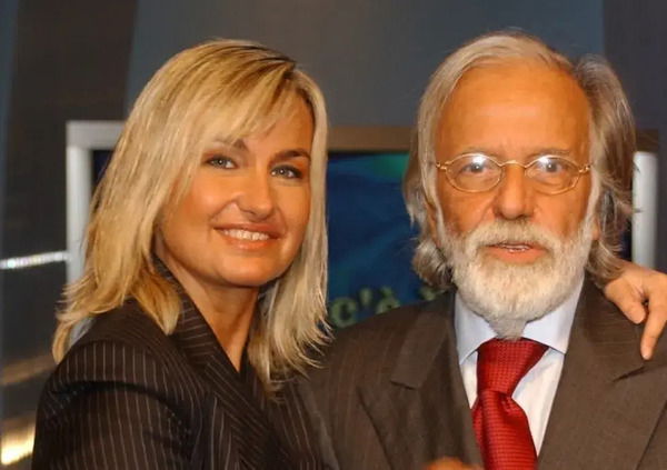 Bello l&rsquo;hype per il conclave e Papa Leone XIV (Prevost), ma vi ricordate chi vent&#039;anni fa ha anticipato tutto questo? Si tratta di Gianfranco Funari con Extra Omnes. Vi rinfreschiamo la memoria...