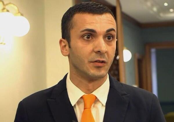 Omicidio-suicidio di Emanuele De Maria, ma com&#039;&egrave; possibile che un killer avesse un lavoro in hotel pochi anni dopo aver sgozzato una donna (a tempo indeterminato)? L&rsquo;assassinio di Chamila Wijesuriyauna, la fuga e...