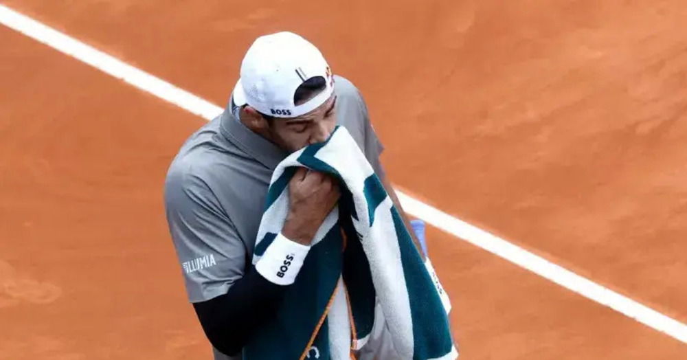 EH NO... BERRETTINI OUT: Matteo costretto al ritiro agli Internazionali di Roma. Ancora infortunio agli addominali?