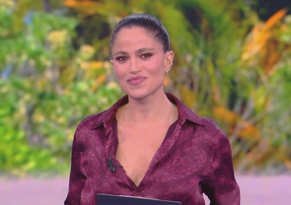 Isola dei Famosi, le pagelle: Veronica Gentili non si lascia impietosire (8), Angelo Famao ci ripensa (3), fuori Lorenzo Tano e dentro Mario Adinolfi ma&hellip; (4). E Simona Ventura e il mistero dell&rsquo;accendino&hellip;