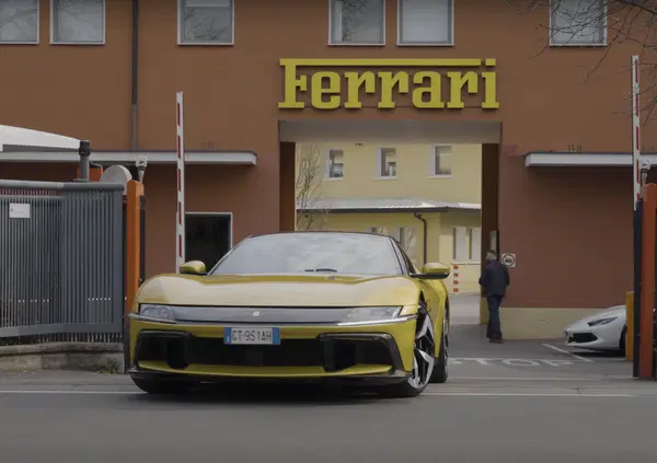 [VIDEO] Abbiamo guidato una Ferrari 12Cilindri per scoprire che ci avevano mentito quasi su tutto