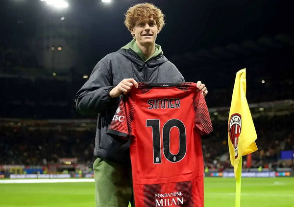 Gli unici che possono fermare Sinner (che tifa Milan) sono l&#039;Inter e gli interisti che ha in squadra? Per Bertolucci (che demolisce i rossoneri) s&igrave;: &ldquo;Ma Jannik come vive tranquillo con Vagnozzi?&rdquo; E sulla finale di Coppa Italia e San Siro...