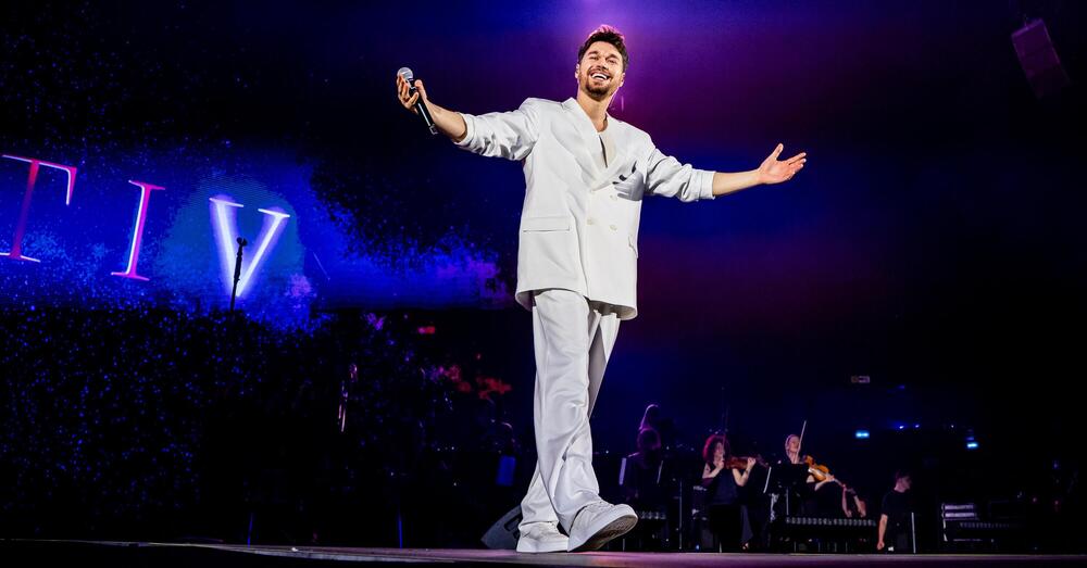 Siamo stati al concerto di Alban Skenderaj, all&#039;Unipol Forum di Milano, la popstar pi&ugrave; famosa d&#039;Albania. Com&#039;&egrave; stato? Un momento storico tra orgoglio albanese, ottima musica e proposte di matrimonio...