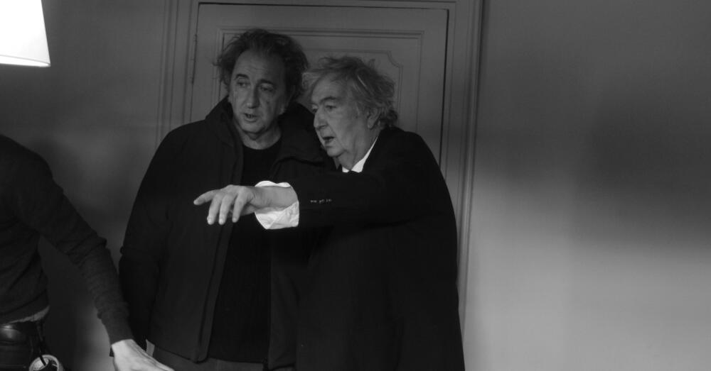 Non abbiamo visto al cinema L&#039;Infinito, primo film da regista di Umberto Contarello (prodotto da Paolo Sorrentino), ma ve lo raccontiamo. Perch&eacute;? Il silenzio, la bugia, la melodia vanno goduti in sala...