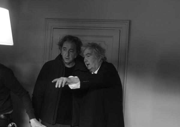 Non abbiamo visto al cinema L&#039;Infinito, primo film da regista di Umberto Contarello (prodotto da Paolo Sorrentino), ma ve lo raccontiamo. Perch&eacute;? Il silenzio, la bugia, la melodia vanno goduti in sala...