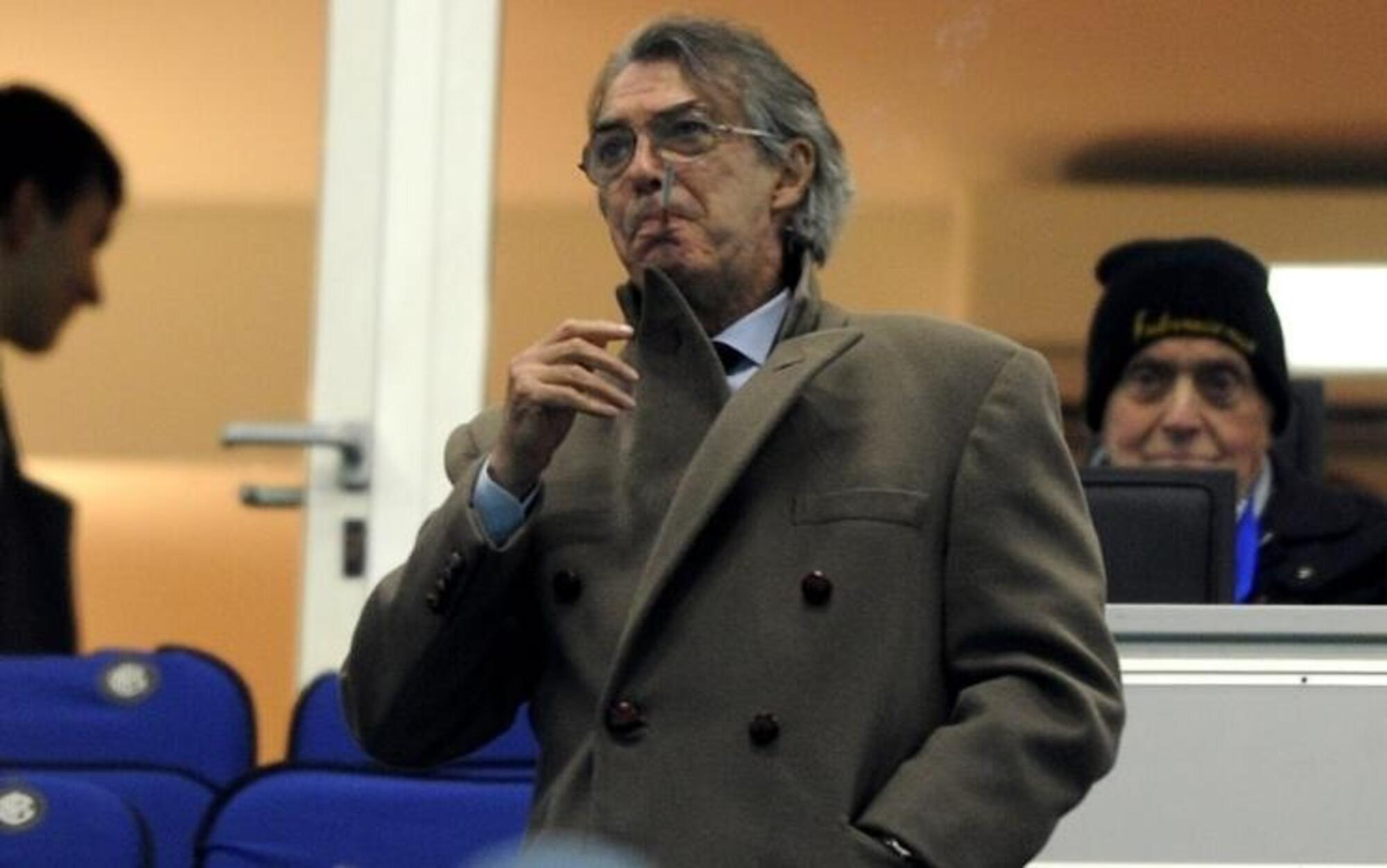 Massimo Moratti con la sua solita sigaretta a San Siro