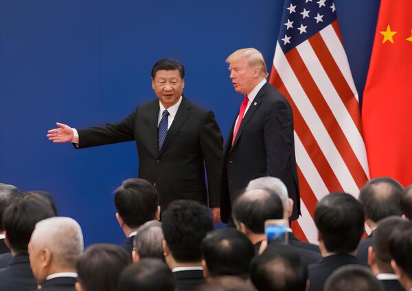 Abbiamo letto i libri che anticipano chi vincer&agrave; tra Usa e Cina. Dalle auto all&#039;IA...