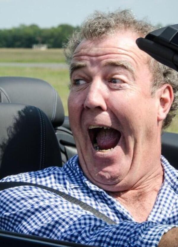 Clarkson ha la soluzione per la sicurezza stradale: &ldquo;Auto da Formula 1 per tutti o vietare i ciclisti. Altro che limiti di velocit&agrave;&rdquo;. E su musica in macchina, treni, cibi e bevande salutari...