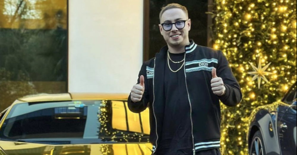 Max Felicitas rapinato in corso Como? &ldquo;Milano fa schifo. Siamo governati da merd*e. Mi hanno dato un pugno e&hellip;&rdquo;. E commenti di Ruzza e Michelle Comi: &ldquo;Cambio residenza&rdquo;