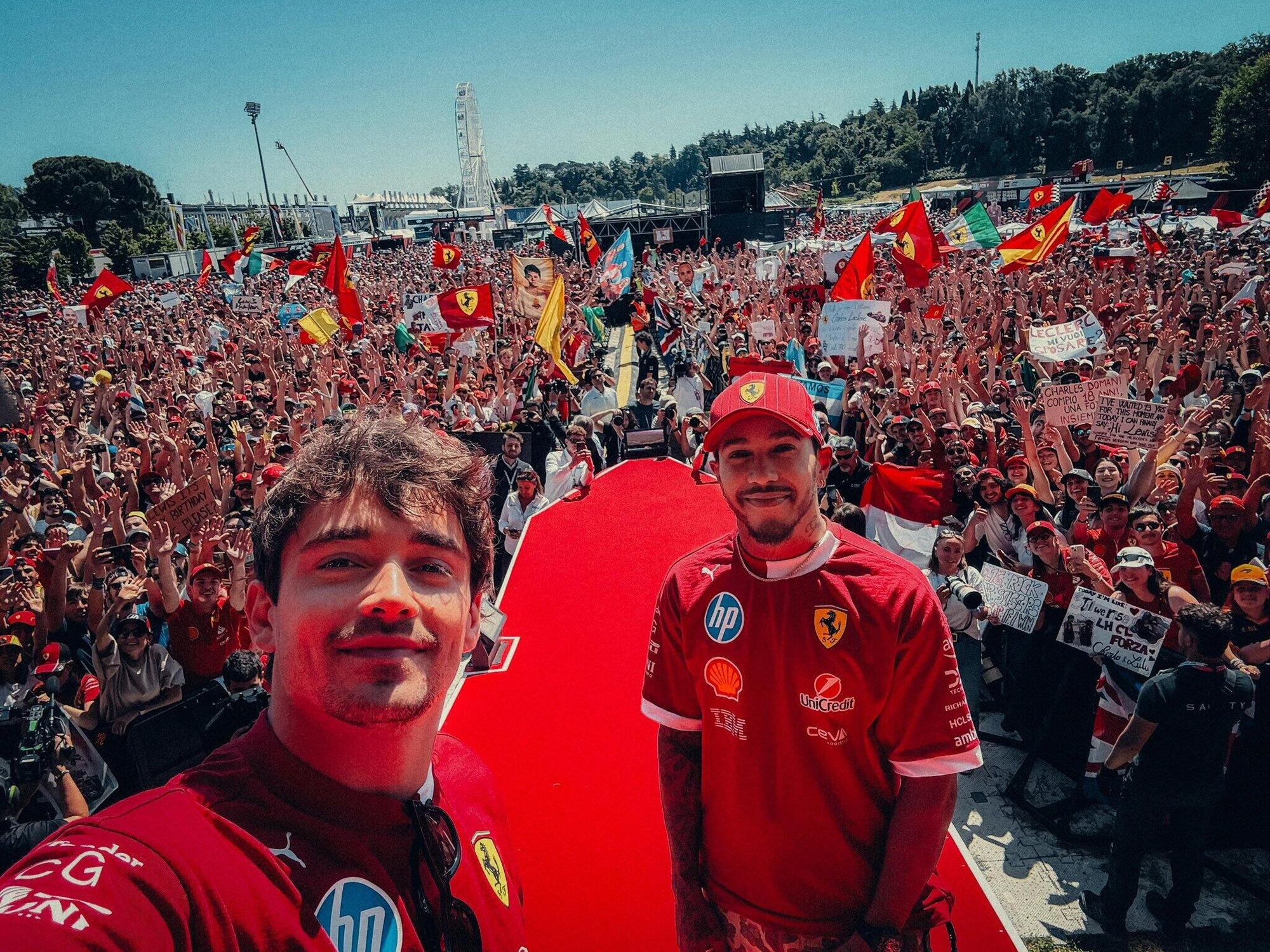 Charles Leclerc e Lewis Hamilton con i tifosi a Imola