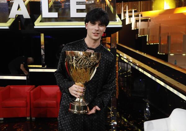 Amici di Maria De Filippi, ma Trigno ha vinto la categoria canto grazie all&#039;effetto Sarah Toscano? Dalle &ldquo;polemiche&rdquo; alla coppa? Vi spieghiamo perch&eacute; non c&rsquo;&egrave; da stupirsi della sua vittoria