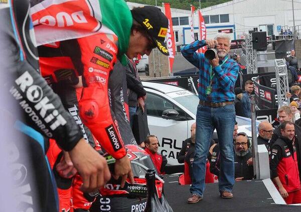[GALLERY] Le moto sono solo pezzi di ferro? Non ditelo al presidente della Repubblica Ceca: &quot;bimbo felice&quot; in mezzo alle SBK (e non solo)
