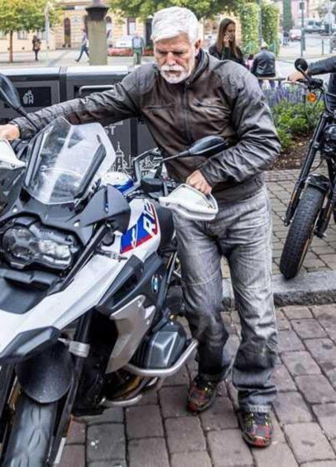 [GALLERY] Le moto sono solo pezzi di ferro? Non ditelo al presidente della Repubblica Ceca: "bimbo felice" in mezzo alle SBK (e non solo)