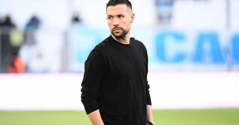 Onore a Francesco Farioli, che piange in mezzo al campo dopo il campionato perso con l&rsquo;Ajax: cos&igrave; il calcio non &egrave; solo un gioco