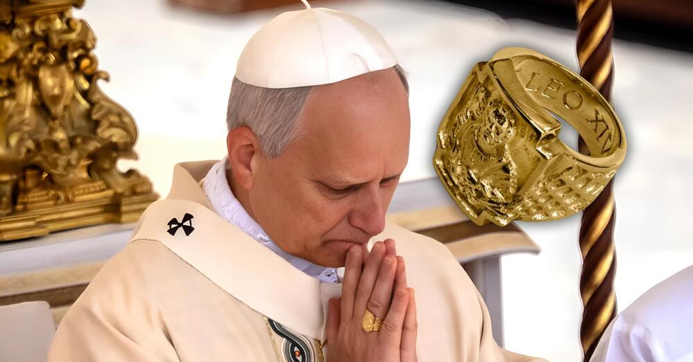 Ma avete visto l&rsquo;anello pastorale di Papa Leone XIV (che si commuove indossandolo)? E sapete quanto costa? Ecco tutti i dettagli: &ldquo;modello&rdquo;, design, simbolo, significato dell&rsquo;immagine e prezzo 