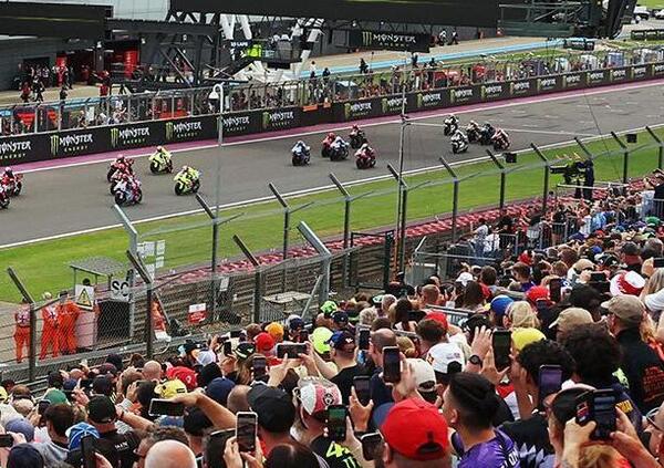 Preparatevi al divorzio: a Silverstone &lsquo;o famo strano! Il GP di Gran Bretagna con orari rivoluzionati per la F1 a Montecarlo  