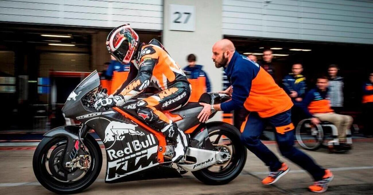 KTM &egrave; ufficialmente salva. Ora viene il difficile: convincere i &ldquo;nuovi capi&rdquo; di Bajaj che la MotoGP non &egrave; tutta una rimessa