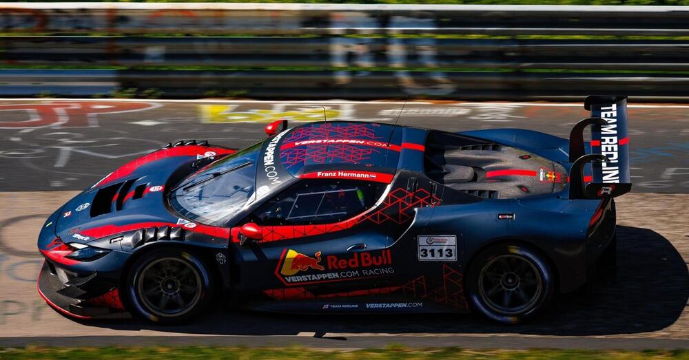 Fermi tutti, ma l&rsquo;avete visto cos&rsquo;ha combinato Max Verstappen prima di vincere a Imola? Tra risposte di fuoco e frecciatine, l&rsquo;olandese ha fatto inc*zzare mezzo mondo GT&hellip;