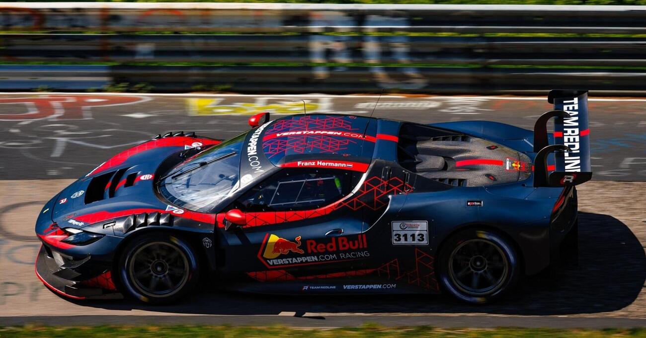 Fermi tutti, ma l’avete visto cos’ha combinato Max Verstappen prima di vincere a Imola? Tra risposte di fuoco e frecciatine, l’olandese ha fatto inc*zzare mezzo mondo GT…