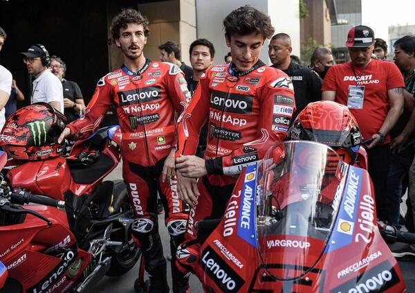 Marc Marquez &quot;maschera&quot; il problema, ma i numeri danno ragione a Pecco Bagnaia: la Desmosedici GP25 &egrave; una bega. E indietro non si pu&ograve; tornare