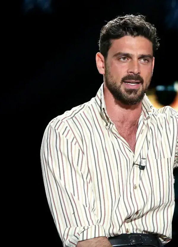Michele Morrone, dopo Belve, &egrave; il nuovo Luca Marinelli ma di destra? 