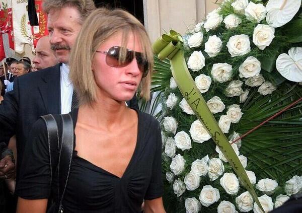 Omicidio Poggi, &ldquo;STEFANIA CAPPA ERA INVIDIOSA DI CHIARA&rdquo;, spunta una testimone che ha svelato delle confidenze fatte dalla gemella: &ldquo;Ora che &egrave; morta tutti a dire che era buona e bella. Non lo era&rdquo;. E sui giornalisti: &ldquo;Devono vedere che vado al cimitero&rdquo;