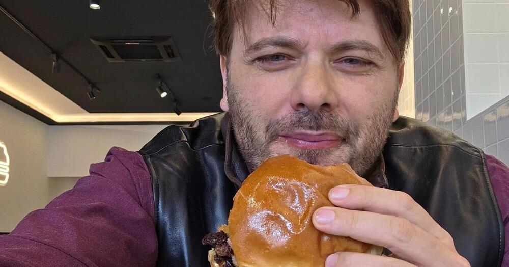 Siamo andati a mangiare da Bukies ad Aversa, di Piero Armenti, ma com&rsquo;&egrave;? Tra smashburger artigianali e cookies come frisbee, ci siamo sentiti a New York ma con vista Vesuvio. E il prezzo sullo scontrino&hellip;