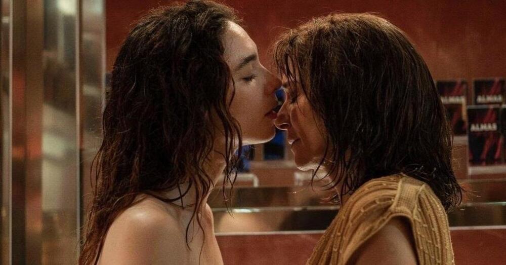 La stampa italiana esalta Fuori di Martone in concorso a Cannes, e all&rsquo;estero? &ldquo;Ripetitivo&rdquo; (Variety), &ldquo;Non lascia il segno&rdquo; (Hollywood Reporter), &ldquo;Scialbo&rdquo; e... Ma perch&eacute; va sempre a finire cos&igrave;?
