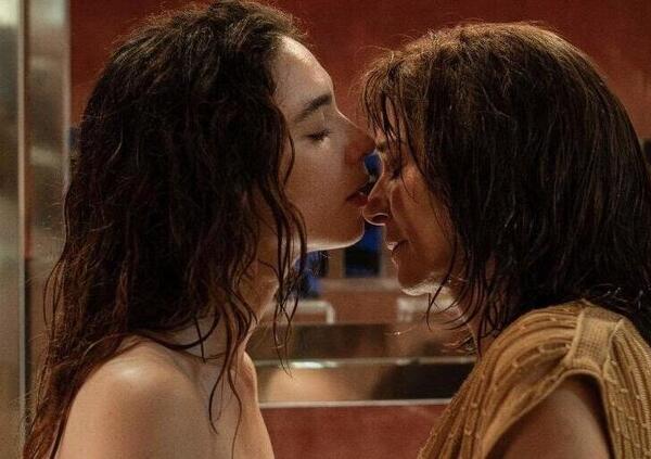 La stampa italiana esalta Fuori di Martone in concorso a Cannes, e all&rsquo;estero? &ldquo;Noioso&rdquo; (Variety), &ldquo;Non lascia il segno&rdquo; (Hollywood Reporter), &ldquo;Scialbo&rdquo; e... Ma perch&eacute; va sempre a finire cos&igrave;?