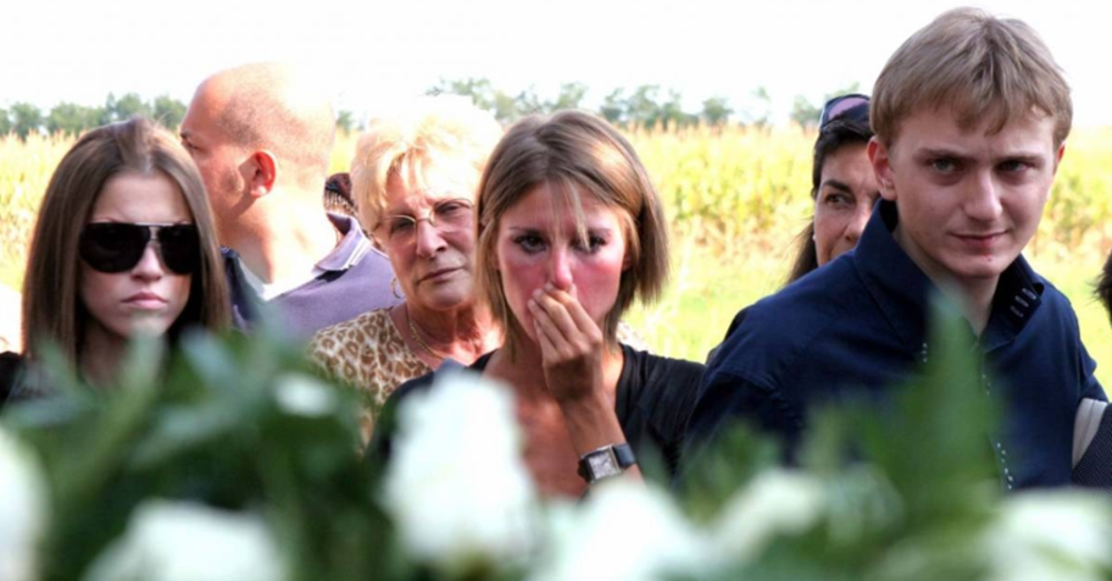Omicidio Poggi, LE CONFIDENZE tra Stefania Cappa e Alberto Stasi dopo il delitto di Chiara: perch&eacute; la gemella cercava di convincerlo che si siao di una rapina? &ldquo;Qualcuno che sapeva che era sola&rdquo;. Ma chi &egrave; che ruberebbe il formaggio dal frigo?