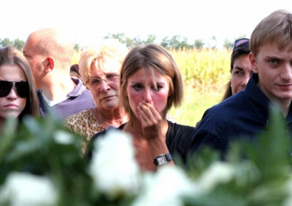 Omicidio Poggi, LE CONFIDENZE tra Stefania Cappa e Alberto Stasi dopo il delitto di Chiara: perch&eacute; la gemella cercava di convincerlo che si siao di una rapina? &ldquo;Qualcuno che sapeva che era sola&rdquo;. Ma chi &egrave; che ruberebbe il formaggio dal frigo?