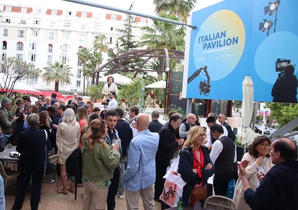 Siamo stati a La Terrazza presso l&rsquo;Italian Pavillon a Cannes, com&rsquo;&egrave; andata? Tutto fighissimo. Tra aperitivi vista red carpet, Cinecitt&agrave;, Joydis e&hellip; 