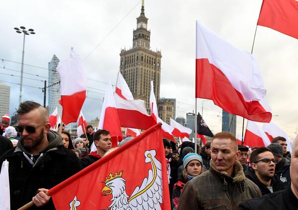 Occhio! Lo sapete chi &egrave; la &ldquo;nuova&rdquo; Germania? La Polonia! Il boom economico (grazie alle auto), l&#039;asse con la Nato e il rafforzamento dell&#039;esercito: vi spieghiamo perch&eacute; Varsavia pu&ograve; prendersi l&#039;Europa (ma attenzione...) 