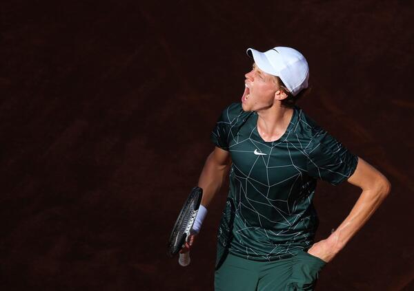 Roland Garros, c&#039;&egrave; tennis oltre a Sinner e Alcaraz? Ecco i giudizi (impietosi) di Bertolucci e Courier: &ldquo;Zverev? Troppo discontinuo. Medvedev in crisi e inefficace. De Minaur...&rdquo;. E Musetti? Occhio, perch&eacute; a Parigi pu&ograve; essere protagonista