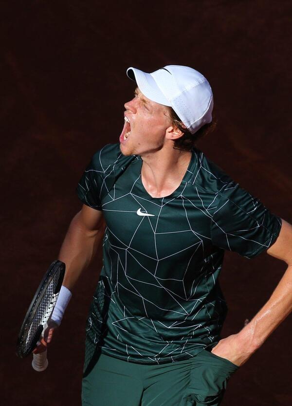 Roland Garros, c&#039;&egrave; tennis oltre a Sinner e Alcaraz? Ecco i giudizi (impietosi) di Bertolucci e Courier