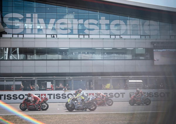 Sono tutti lì: nel vorticoso venerdì della MotoGP a Silverstone il Team Gresini ha l'ultima parola, ma sul passo gara Marc Marquez e le Yamaha...